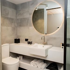 Standard Queen Room Perth Essential